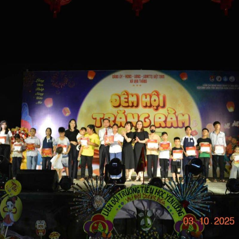 THIẾU NIÊN, NHI ĐỒNG XÃ VẠN THẮNG ĐÓN MÙA TRĂNG YÊU THƯƠNG NĂM 2025