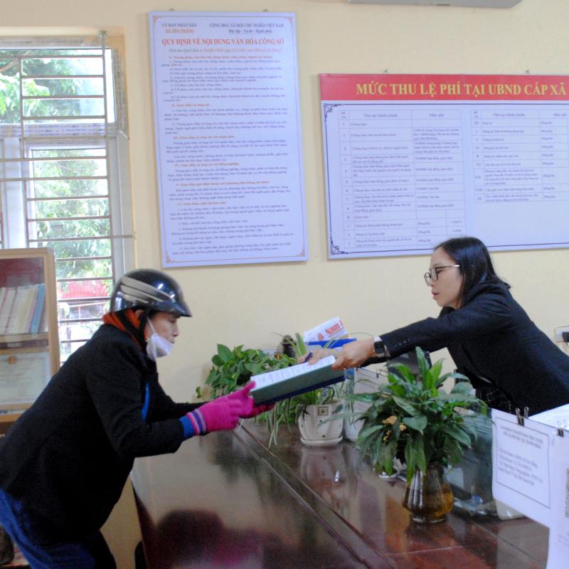 Bộ phận Tiếp nhận và trả kết quả UBND xã Yên Thắng giải quyết được hơn 1.477 hồ sơ trực tuyến trên cổng DVC