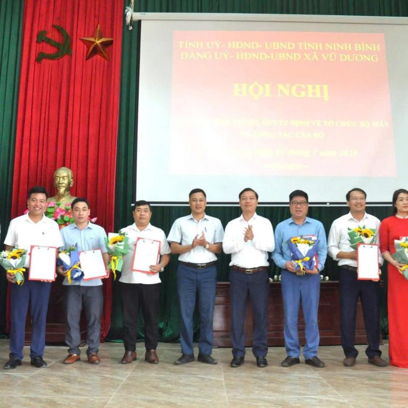 Hội nghị công bố các Nghị quyết, quyết định về tổ chức bộ máy và công tác cán bộ xã Vũ Dương