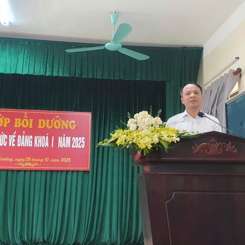 TRUNG TÂM CHÍNH TRỊ XÃ XUÂN TRƯỜNG TỔ CHỨC LỄ BẾ GIẢNG LỚP BỒI DƯỠNG NHẬN THỨC VỀ ĐẢNG KHÓA I NĂM 2025