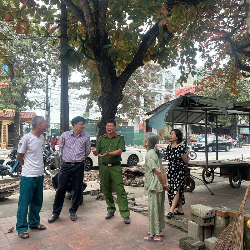 Xã Xuân Trường tổ chức tháo dỡ công trình vi phạm đối với các hộ dân lấn chiếm sử dụng trái phép dọc tuyến thuộc địa phận thôn Phố Bùi Chu