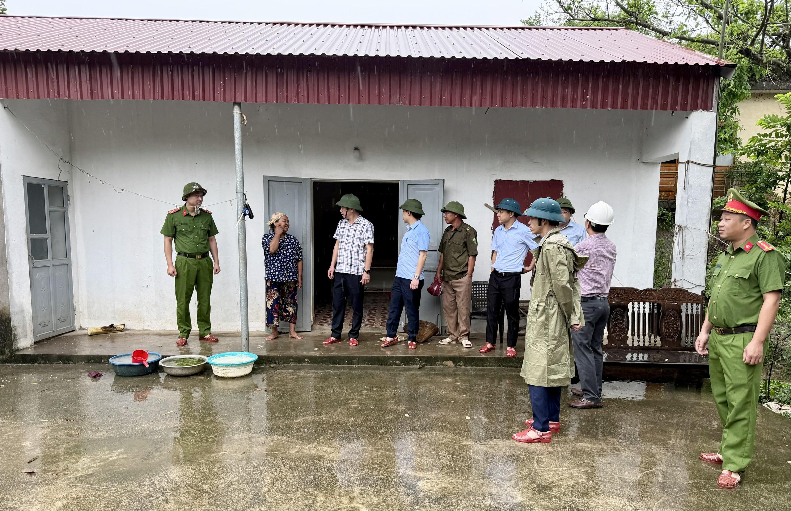 Lãnh đạo xã Xuân Trường kiểm tra hệ thống đê, kè, cống trước bão số 3 năm 2025 (Tên quốc tế WIPHA)