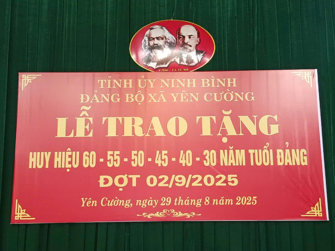 LỄ TRAO HUY HIỆU ĐẢNG ĐỢT 2/9 XÃ YÊN CƯỜNG